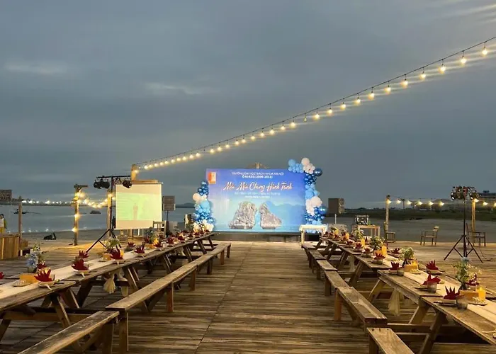 A La Cart With Bay View And Water Music Khách sạn hẻo lánh Hạ Long